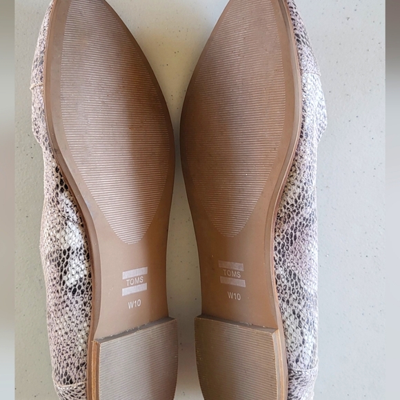 Toms Julie Gray Snakeskin Print Comfort Pointy Toe Ballet Slip On Flats Size 10 - Picture 3 of 4